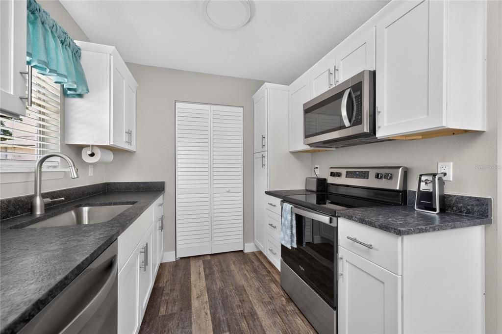 For Sale: $204,000 (2 beds, 2 baths, 960 Square Feet)