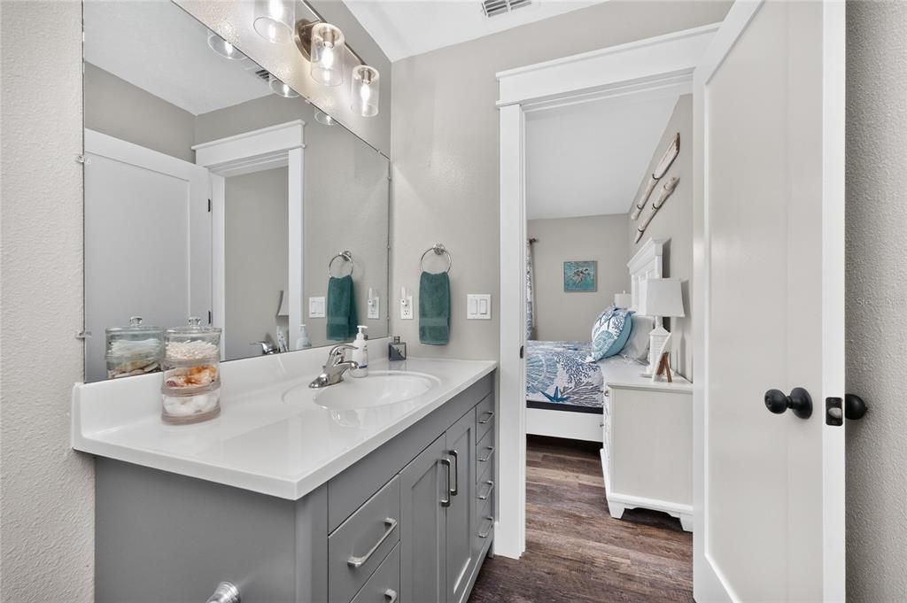 For Sale: $204,000 (2 beds, 2 baths, 960 Square Feet)
