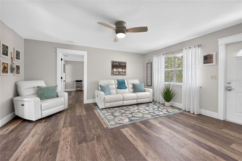 For Sale: $204,000 (2 beds, 2 baths, 960 Square Feet)