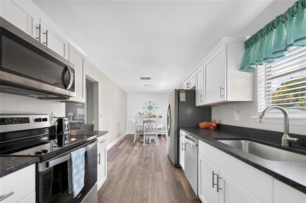 For Sale: $204,000 (2 beds, 2 baths, 960 Square Feet)