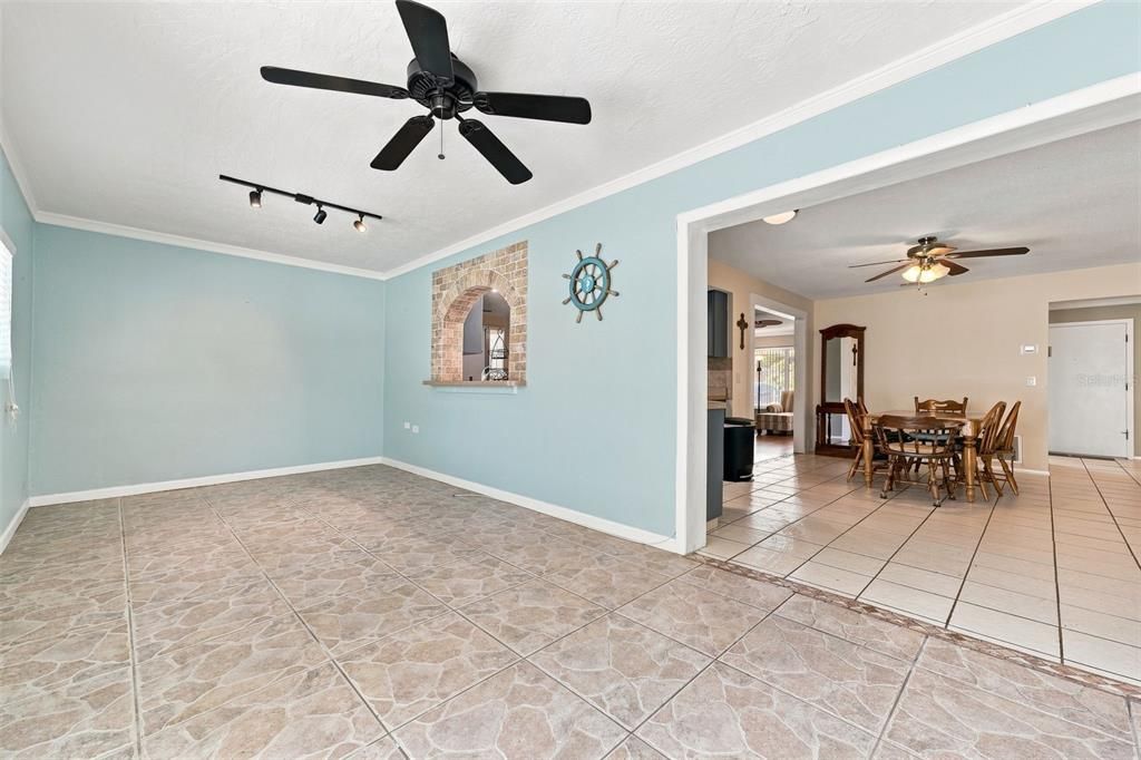 For Sale: $529,900 (3 beds, 2 baths, 1751 Square Feet)