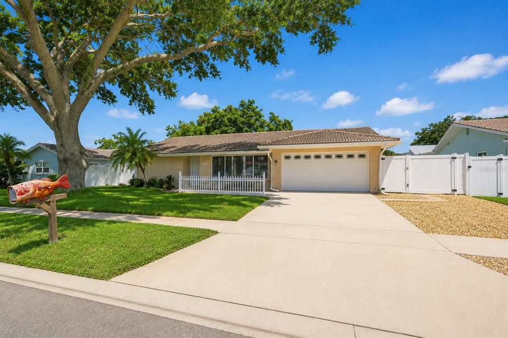 For Sale: $529,900 (3 beds, 2 baths, 1751 Square Feet)