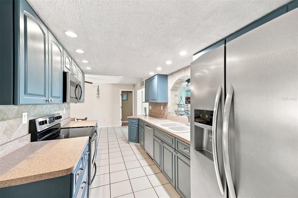 For Sale: $529,900 (3 beds, 2 baths, 1751 Square Feet)