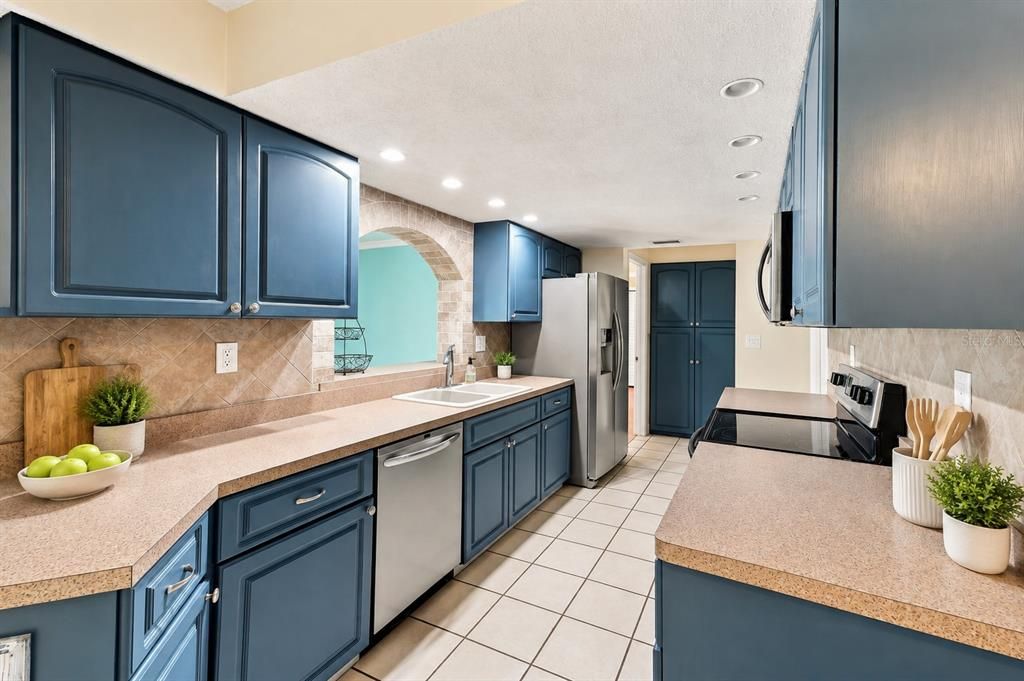 For Sale: $529,900 (3 beds, 2 baths, 1751 Square Feet)
