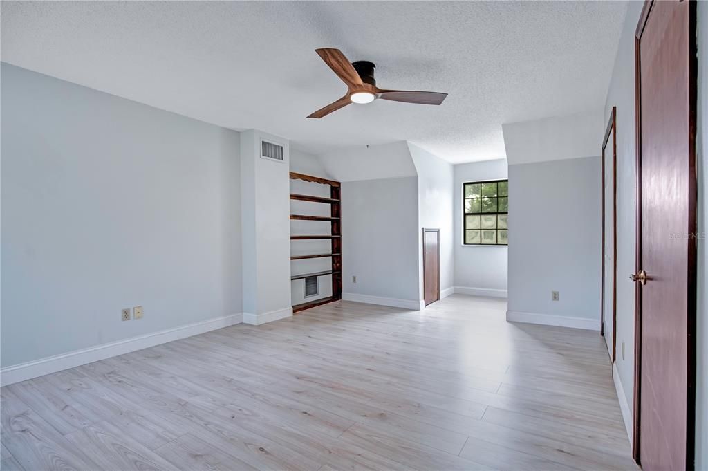 Activo con contrato: $429,000 (3 camas, 2 baños, 1707 Pies cuadrados)