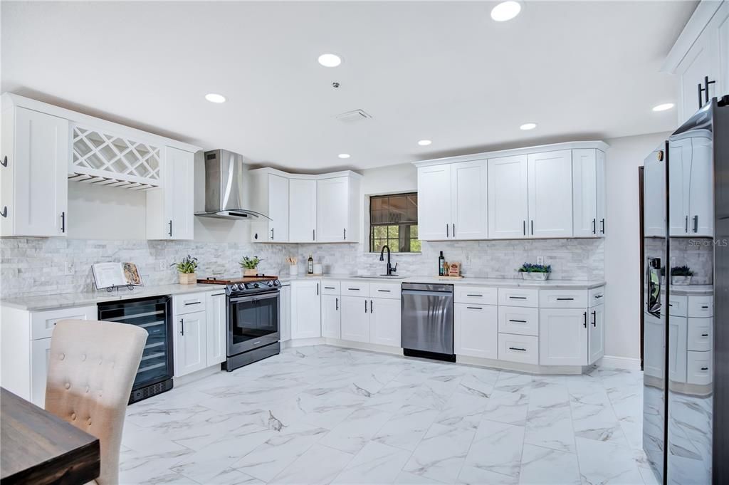 Activo con contrato: $429,000 (3 camas, 2 baños, 1707 Pies cuadrados)