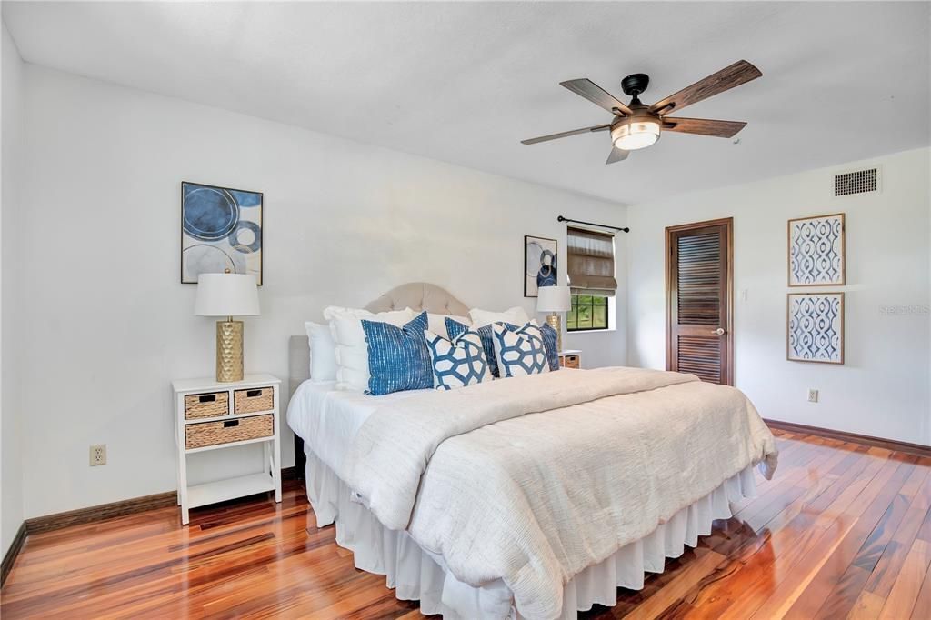 Activo con contrato: $429,000 (3 camas, 2 baños, 1707 Pies cuadrados)