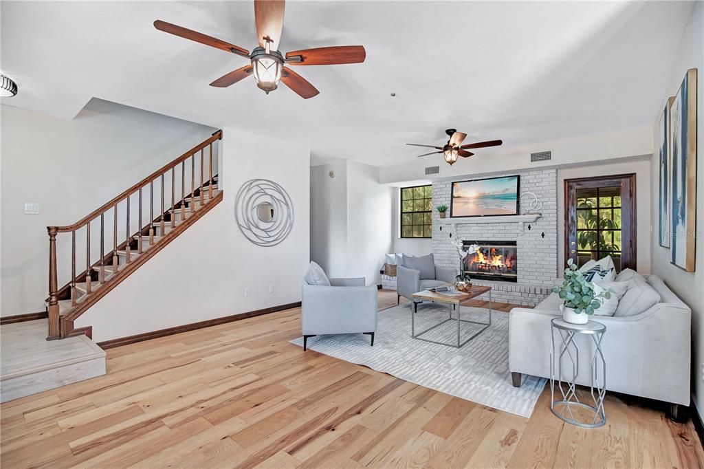 Activo con contrato: $429,000 (3 camas, 2 baños, 1707 Pies cuadrados)