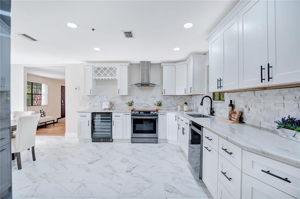 Activo con contrato: $429,000 (3 camas, 2 baños, 1707 Pies cuadrados)