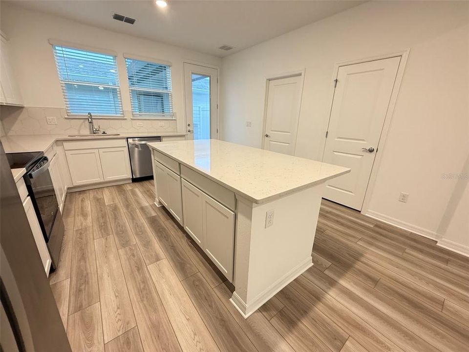 For Rent: $2,550 (3 beds, 2 baths, 1625 Square Feet)