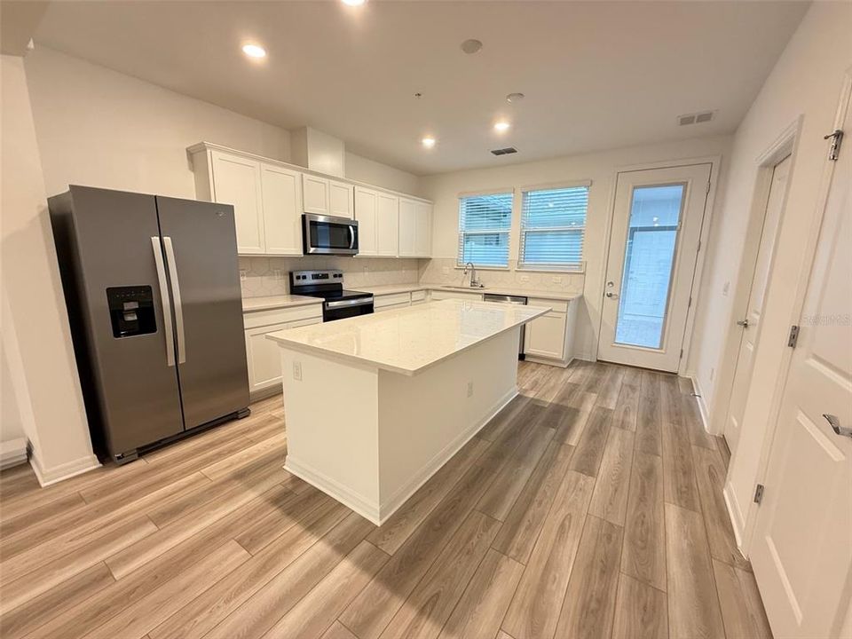 For Rent: $2,550 (3 beds, 2 baths, 1625 Square Feet)