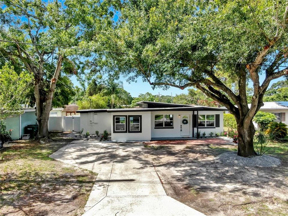 Activo con contrato: $435,000 (3 camas, 2 baños, 1490 Pies cuadrados)