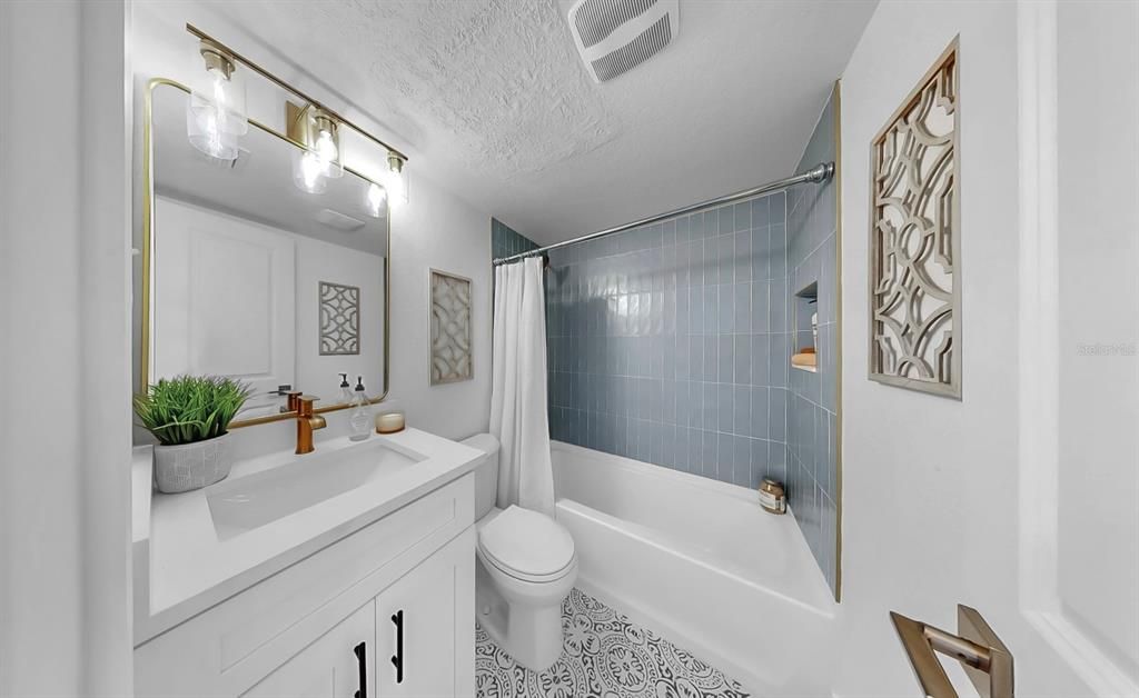 Activo con contrato: $435,000 (3 camas, 2 baños, 1490 Pies cuadrados)