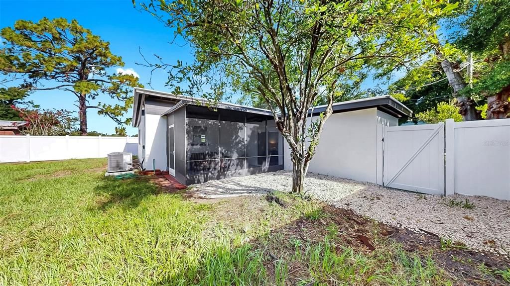 Activo con contrato: $435,000 (3 camas, 2 baños, 1490 Pies cuadrados)