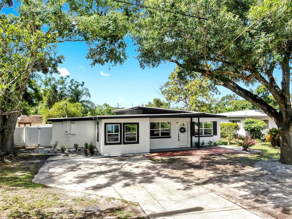 Activo con contrato: $435,000 (3 camas, 2 baños, 1490 Pies cuadrados)