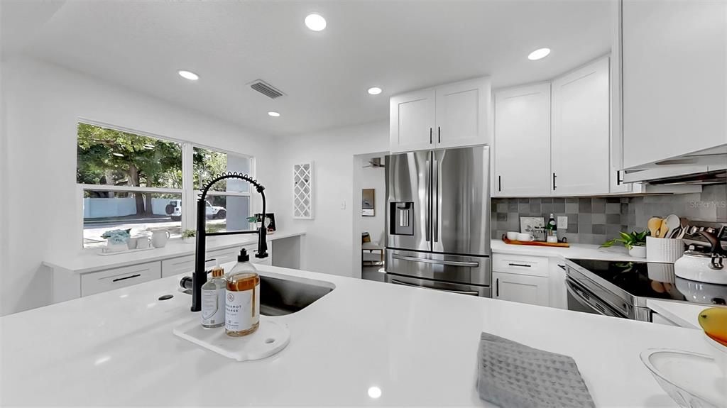 Activo con contrato: $435,000 (3 camas, 2 baños, 1490 Pies cuadrados)