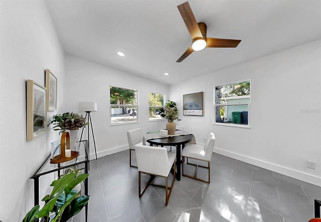Activo con contrato: $435,000 (3 camas, 2 baños, 1490 Pies cuadrados)