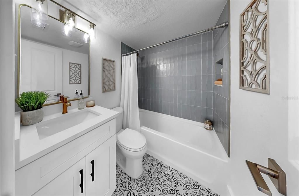 Activo con contrato: $435,000 (3 camas, 2 baños, 1490 Pies cuadrados)