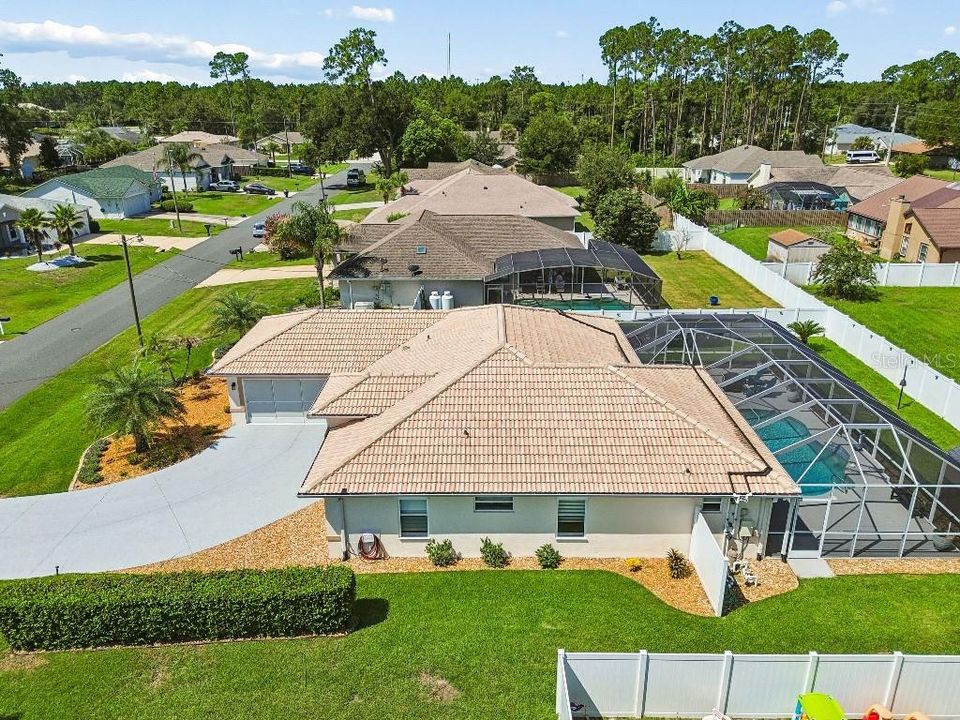 For Sale: $449,000 (3 beds, 3 baths, 1704 Square Feet)