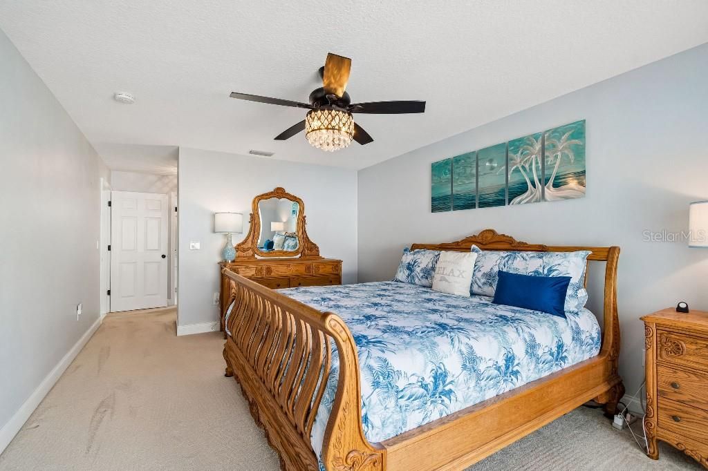 For Sale: $449,000 (3 beds, 3 baths, 1704 Square Feet)