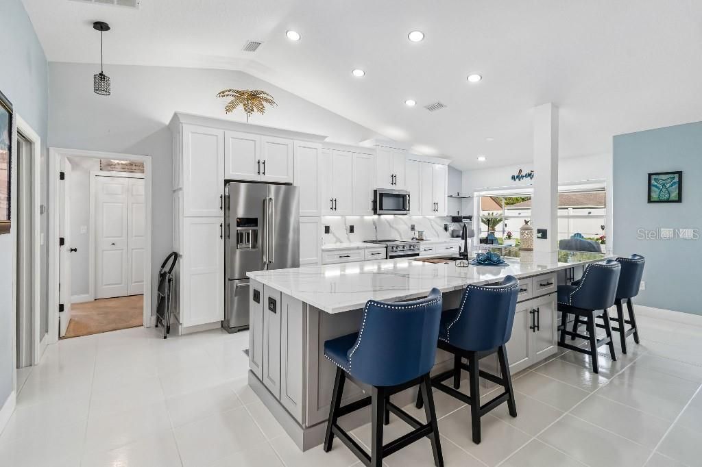 For Sale: $449,000 (3 beds, 3 baths, 1704 Square Feet)