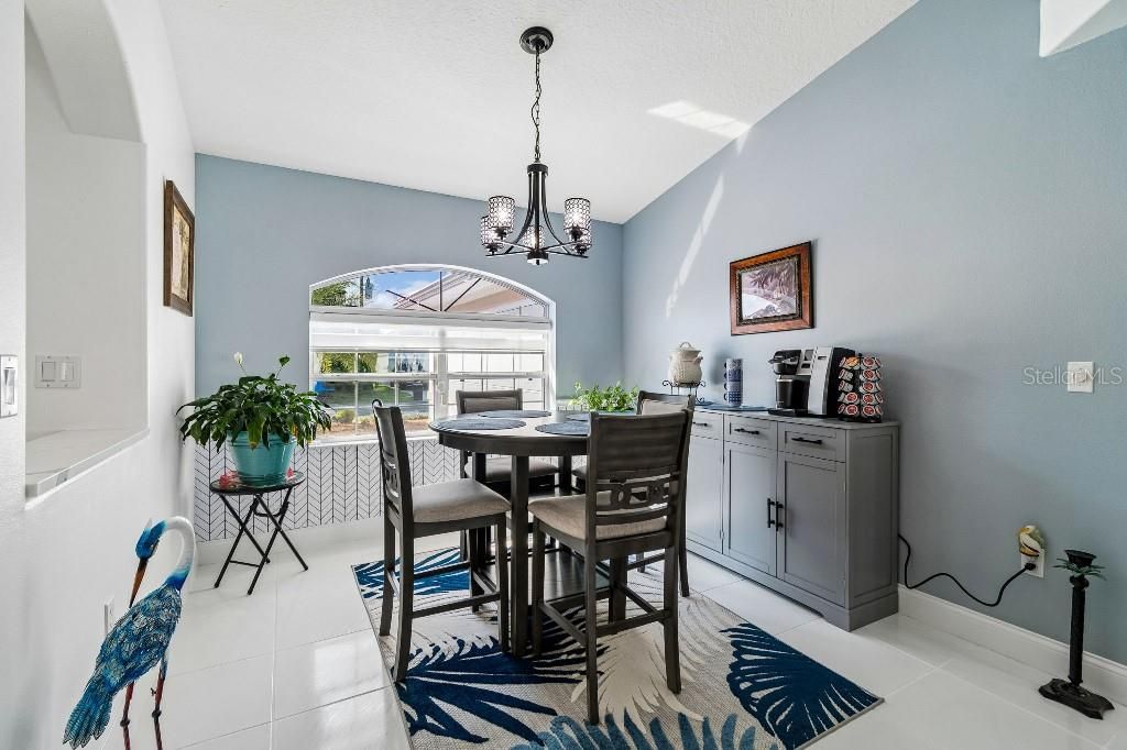 For Sale: $449,000 (3 beds, 3 baths, 1704 Square Feet)