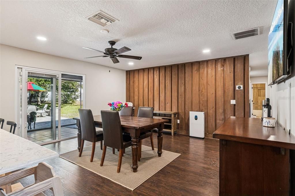 Activo con contrato: $875,000 (4 camas, 2 baños, 2642 Pies cuadrados)