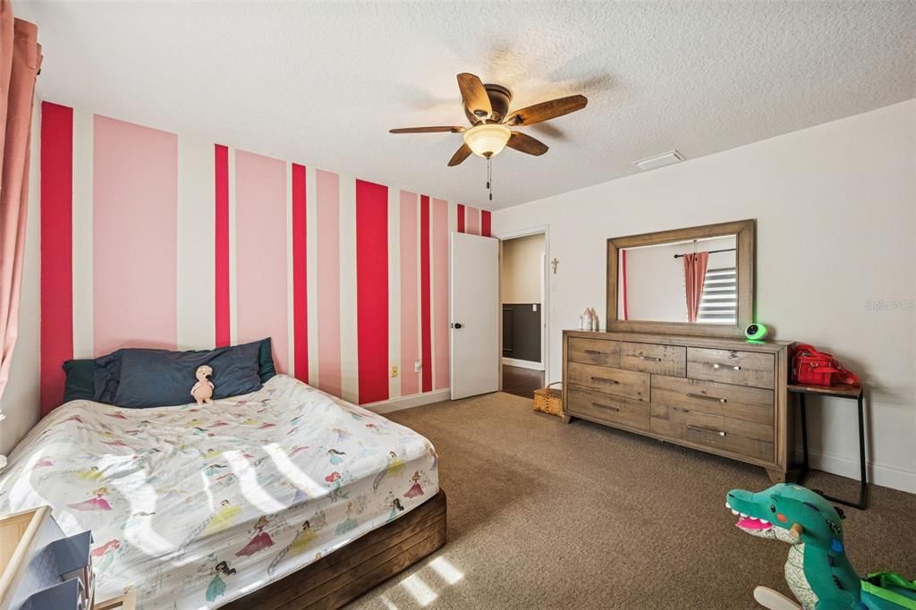 Activo con contrato: $875,000 (4 camas, 2 baños, 2642 Pies cuadrados)