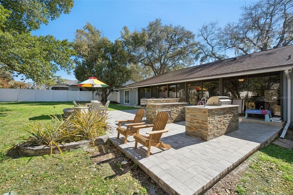 Activo con contrato: $875,000 (4 camas, 2 baños, 2642 Pies cuadrados)
