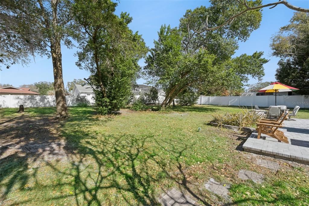 Activo con contrato: $875,000 (4 camas, 2 baños, 2642 Pies cuadrados)