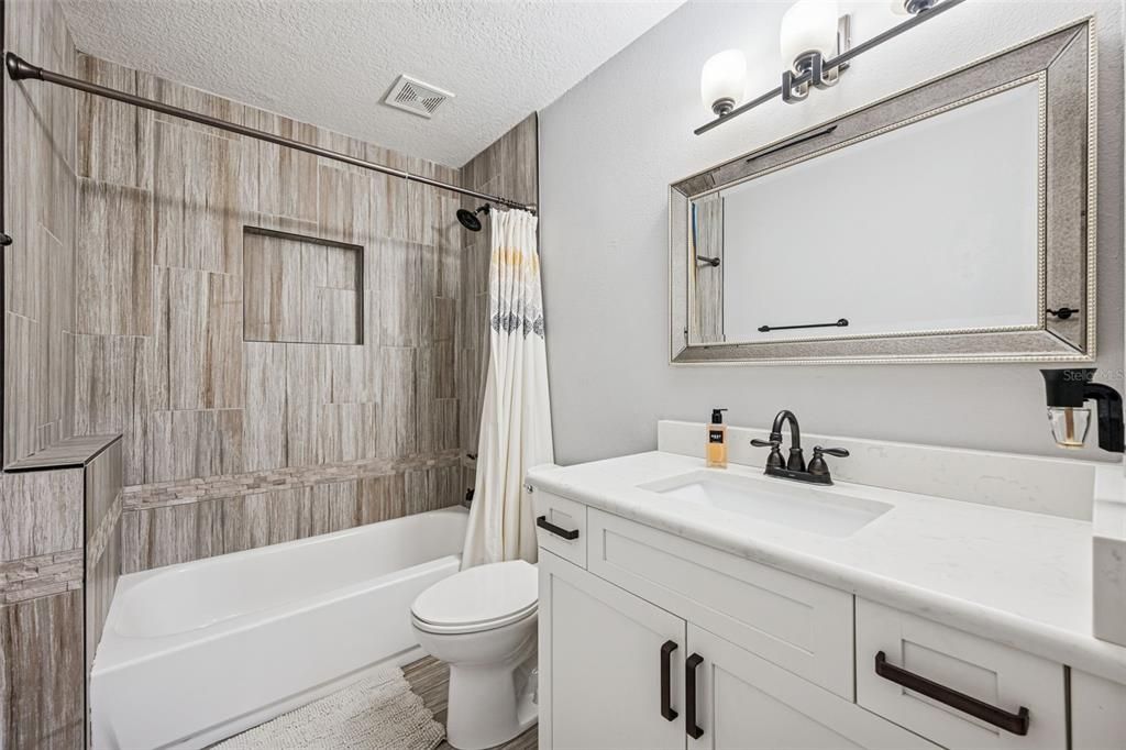 Activo con contrato: $875,000 (4 camas, 2 baños, 2642 Pies cuadrados)