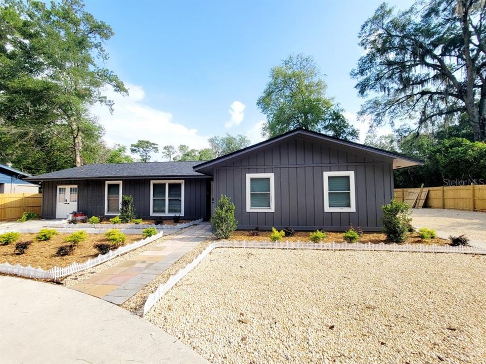 For Rent: $3,100 (4 beds, 3 baths, 1684 Square Feet)