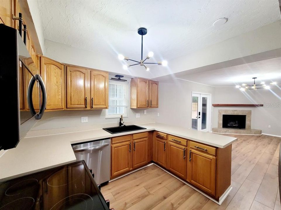 For Rent: $3,100 (4 beds, 3 baths, 1684 Square Feet)