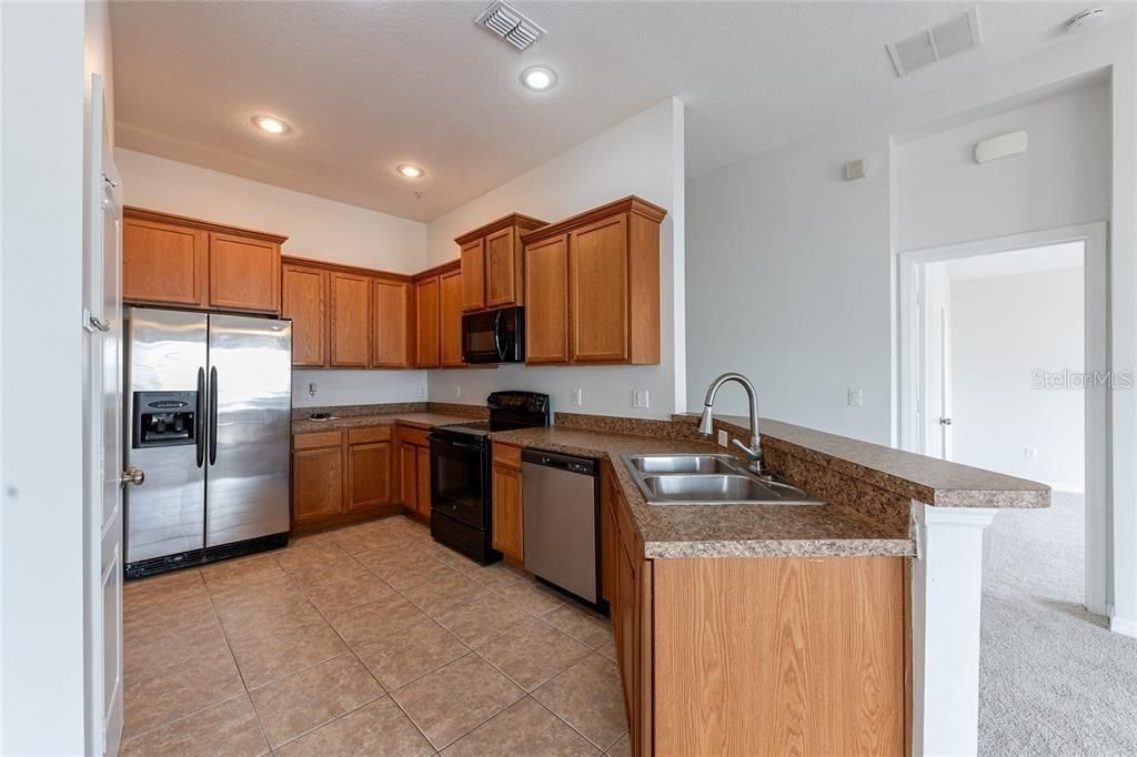 For Rent: $2,000 (2 beds, 2 baths, 1200 Square Feet)