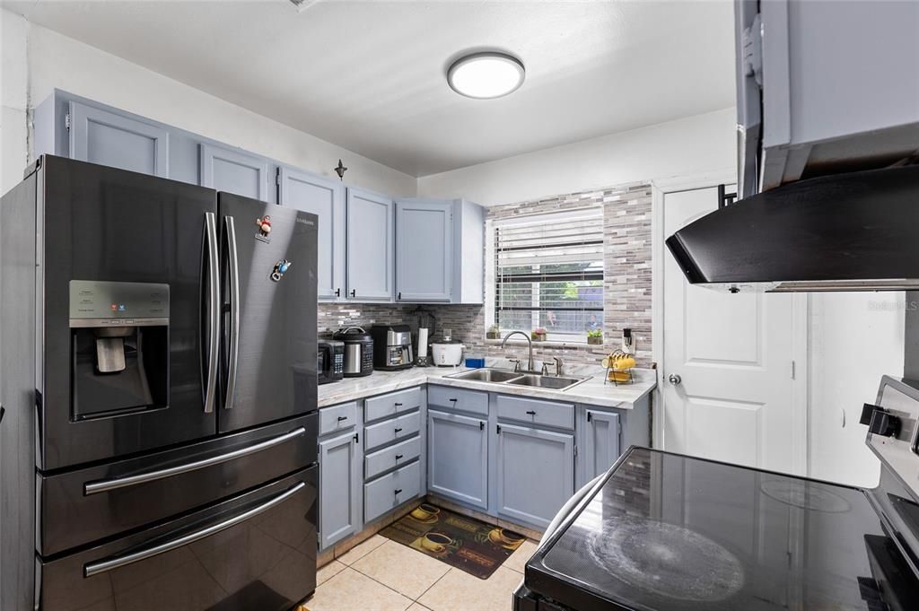 For Sale: $359,000 (4 beds, 3 baths, 1200 Square Feet)