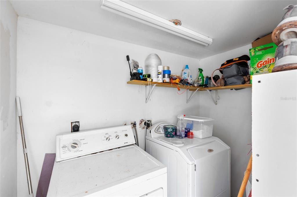 For Sale: $359,000 (4 beds, 3 baths, 1200 Square Feet)