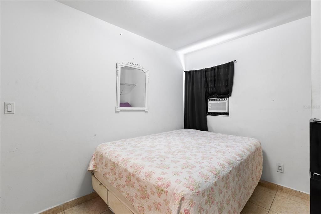 For Sale: $359,000 (4 beds, 3 baths, 1200 Square Feet)