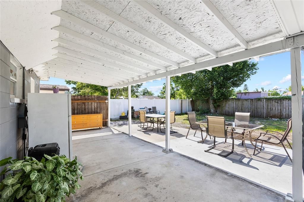 For Sale: $359,000 (4 beds, 3 baths, 1200 Square Feet)