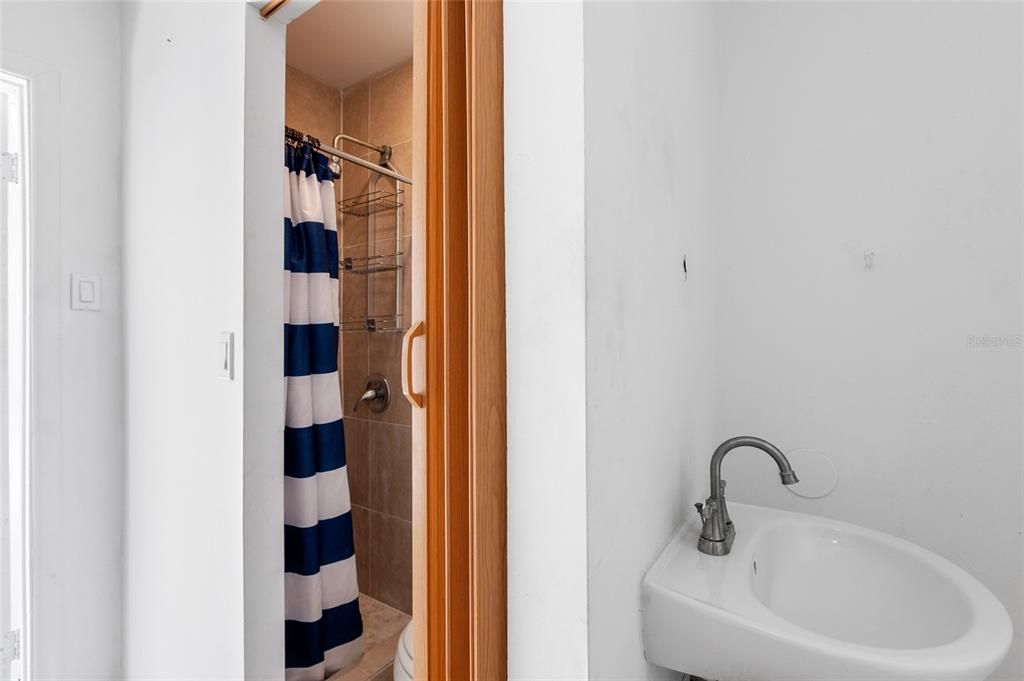 For Sale: $359,000 (4 beds, 3 baths, 1200 Square Feet)