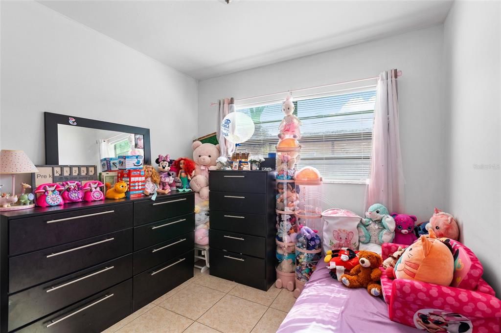 For Sale: $359,000 (4 beds, 3 baths, 1200 Square Feet)
