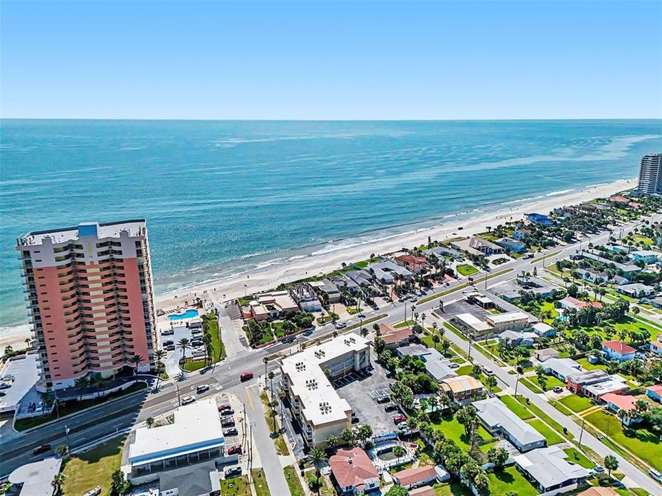 Activo con contrato: $215,000 (2 camas, 2 baños, 1427 Pies cuadrados)