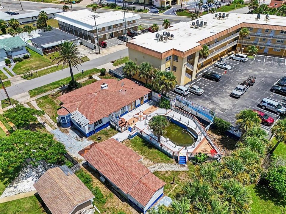 Activo con contrato: $215,000 (2 camas, 2 baños, 1427 Pies cuadrados)