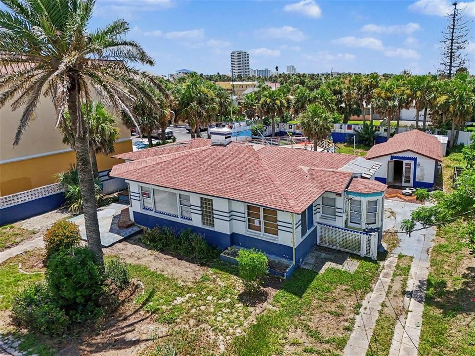 Activo con contrato: $215,000 (2 camas, 2 baños, 1427 Pies cuadrados)