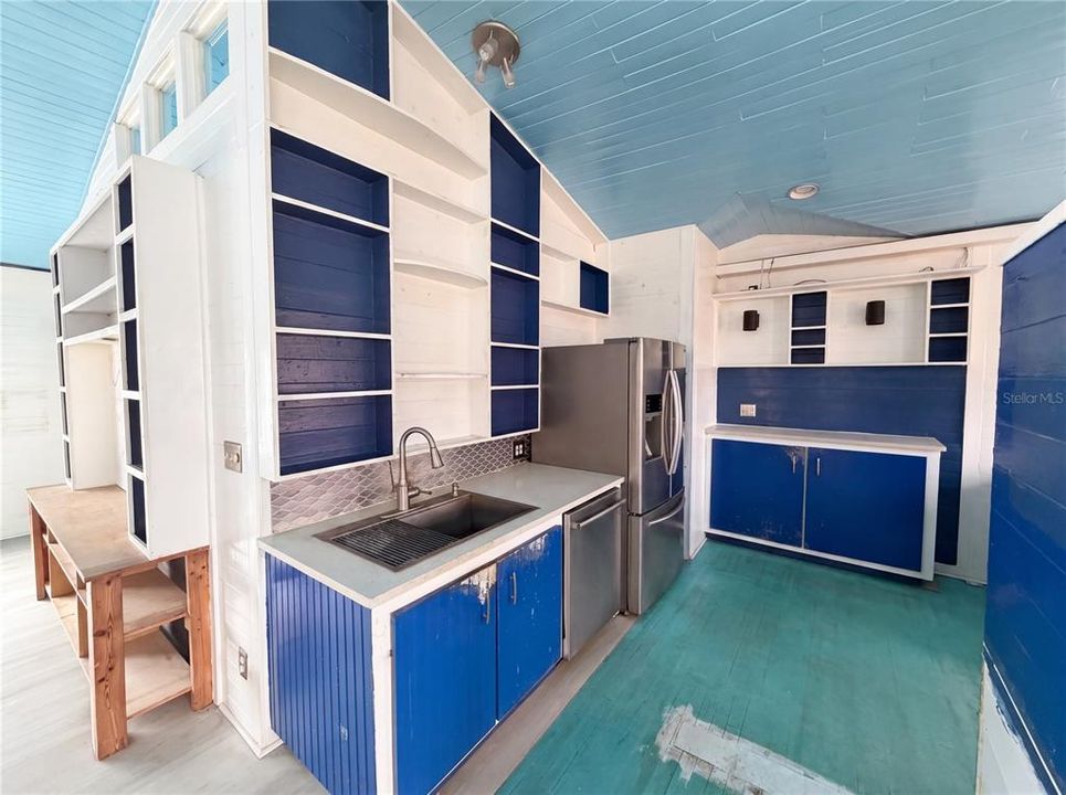 Activo con contrato: $215,000 (2 camas, 2 baños, 1427 Pies cuadrados)