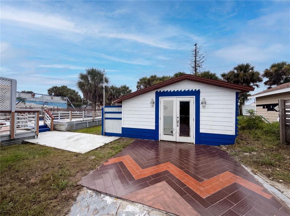 Activo con contrato: $215,000 (2 camas, 2 baños, 1427 Pies cuadrados)
