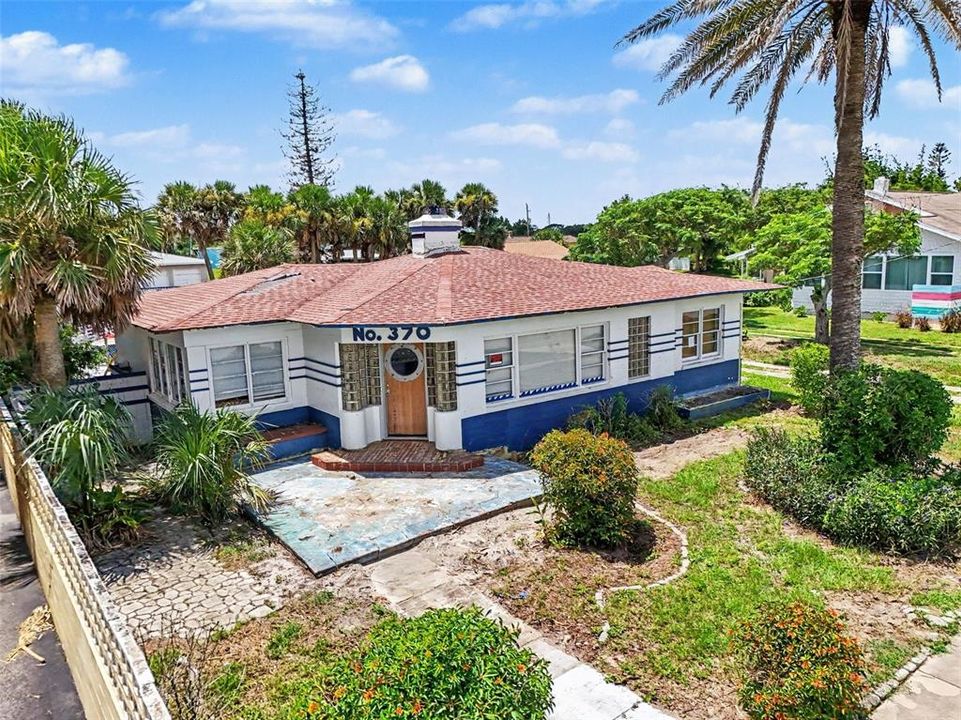 Activo con contrato: $215,000 (2 camas, 2 baños, 1427 Pies cuadrados)
