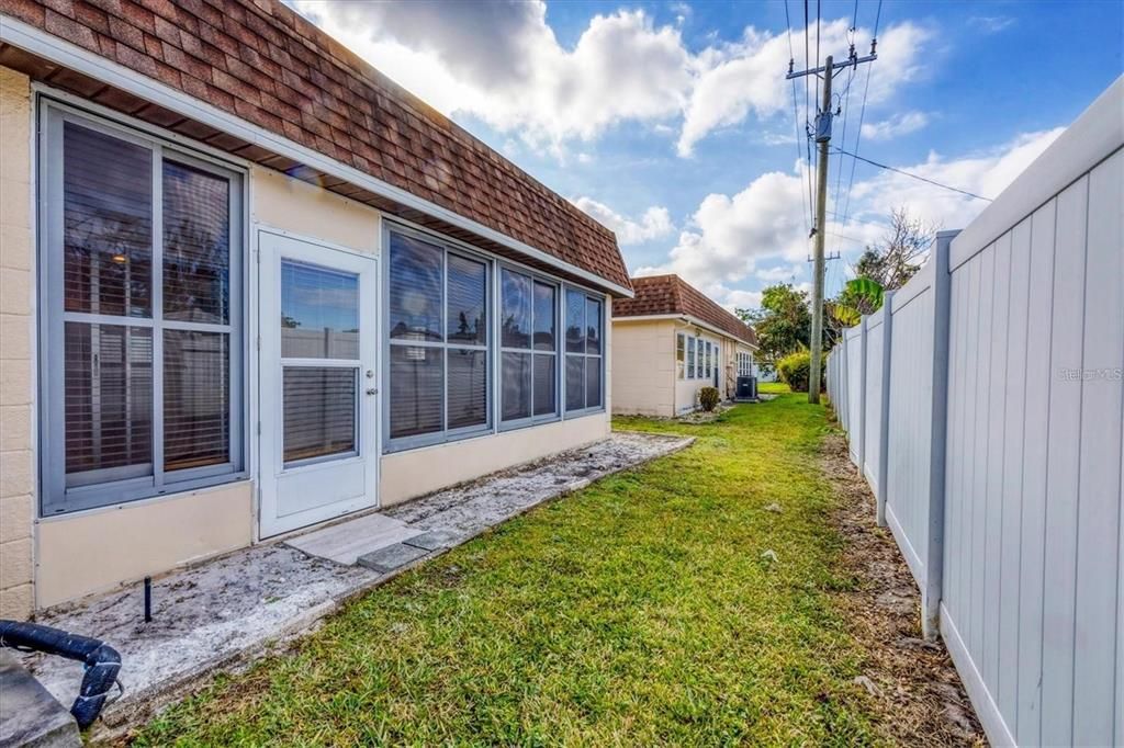 For Sale: $125,000 (2 beds, 2 baths, 1080 Square Feet)