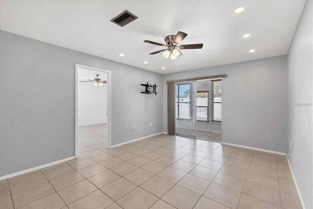 For Sale: $125,000 (2 beds, 2 baths, 1080 Square Feet)