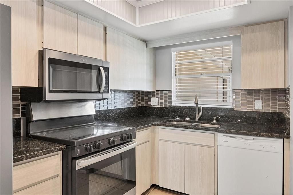 For Sale: $125,000 (2 beds, 2 baths, 1080 Square Feet)