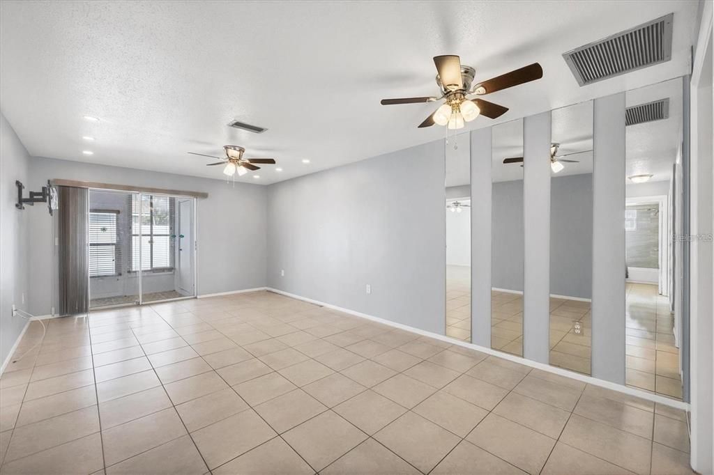 For Sale: $125,000 (2 beds, 2 baths, 1080 Square Feet)